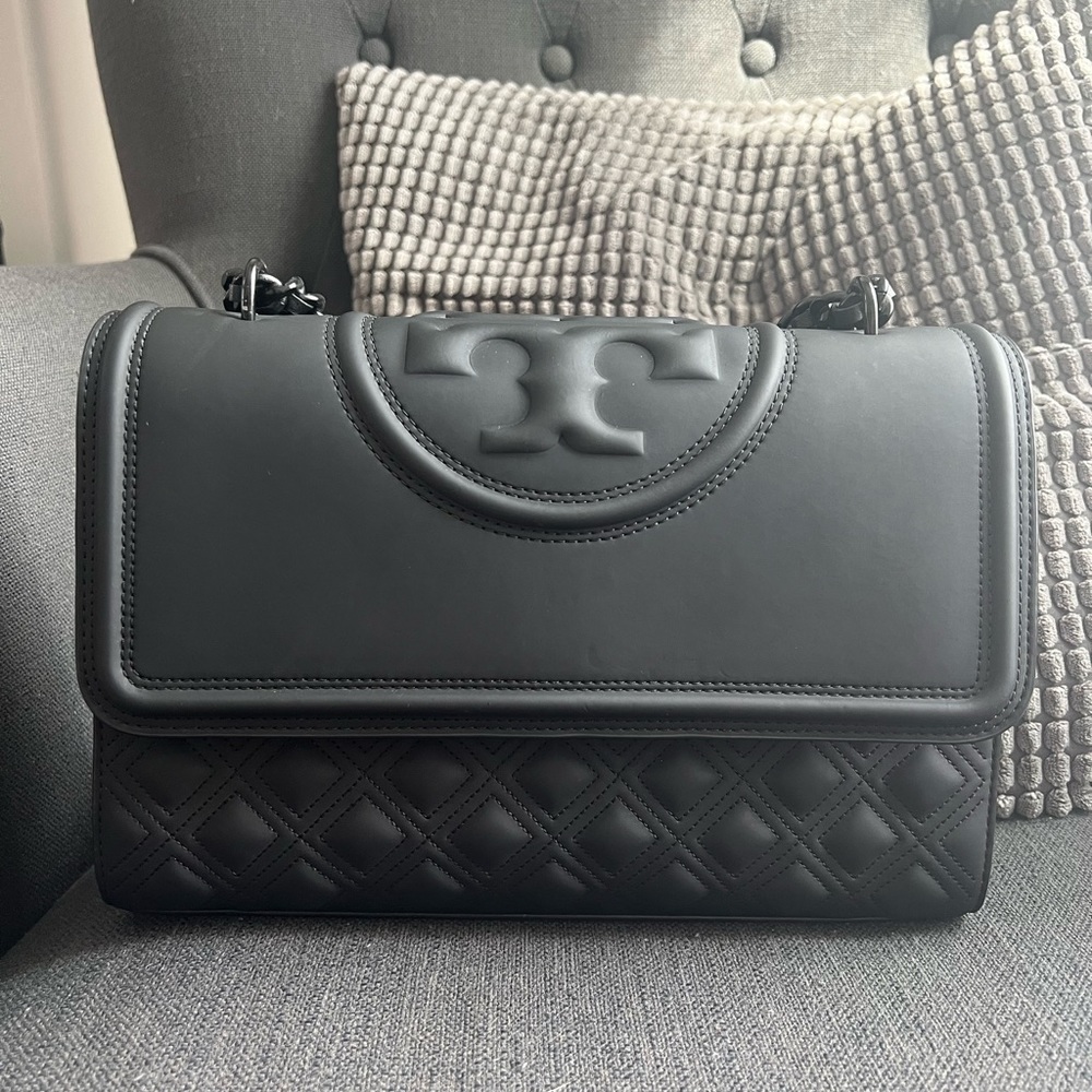Tory burch matte black flemming convertible shoulder bag (large)